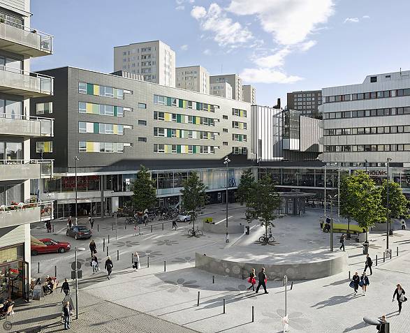 Liljeholmstorget i Stockholm fick Planpriset 2010. Ansvariga planeringsarkitekter: Martin Schröder, Ulla-Britt Wickström och Tage Blomqvist. Foto: Lennart Johansson.