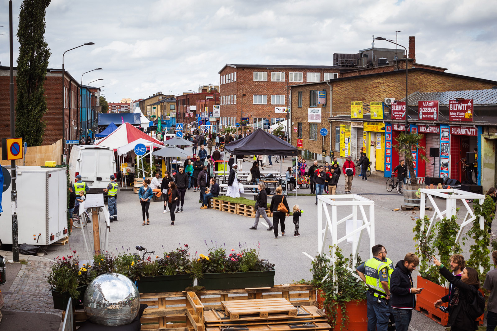 Sofielund, gatuaktivitet. Foto Gianluca La Bruna. Sofielund, gatuaktivitet. Foto Gianluca La Bruna.