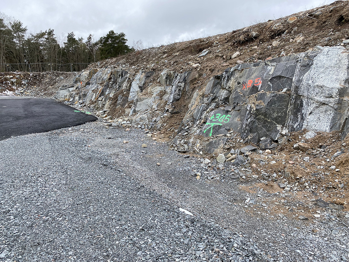 Skogsstjärna skolgård (bergsskärning som blir del av skolgård) Landskapslaget.