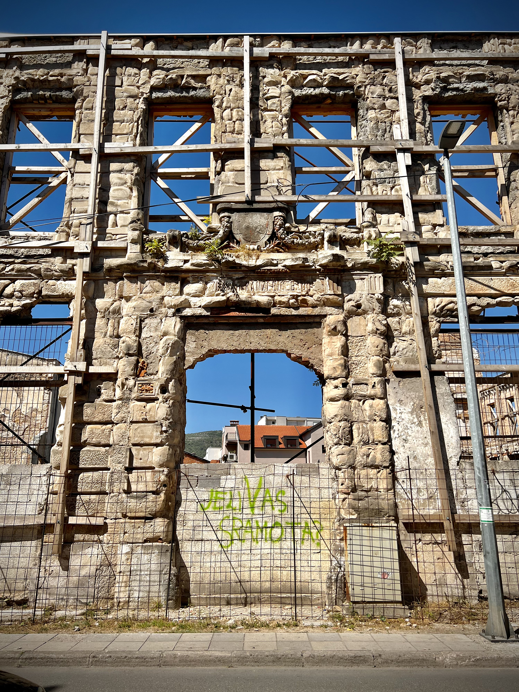 Foto från Mostar i Bosnien-Herzegovina. Efter förstörelsen av staden började begreppet urbicid användas. Foto: Sharon Hahn Darlin