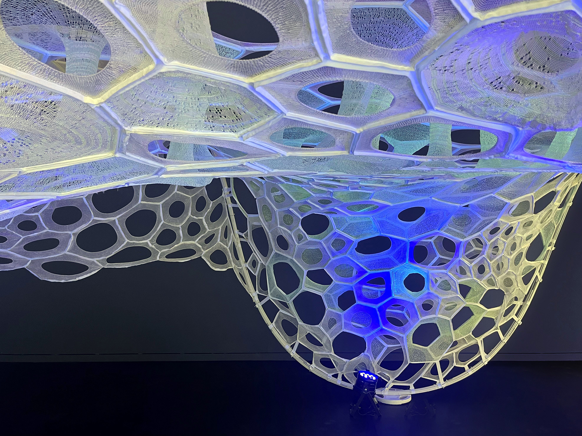 PolyThread, Jenny Sabin Studio. Foto: Lars Gezelius