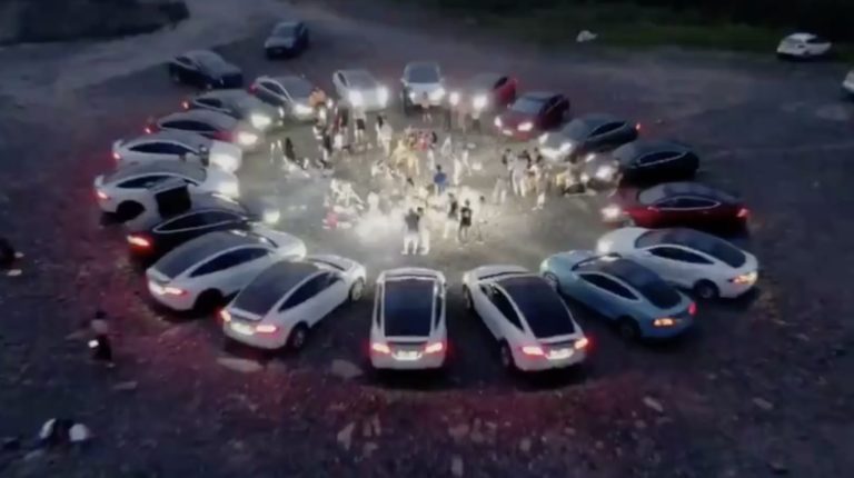 WTF?! Tesla-ejere holder ‘forlygte’-fest