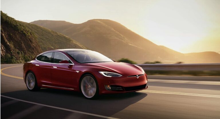 Tesla betaler mega erstatning for dårligt samlet Model S