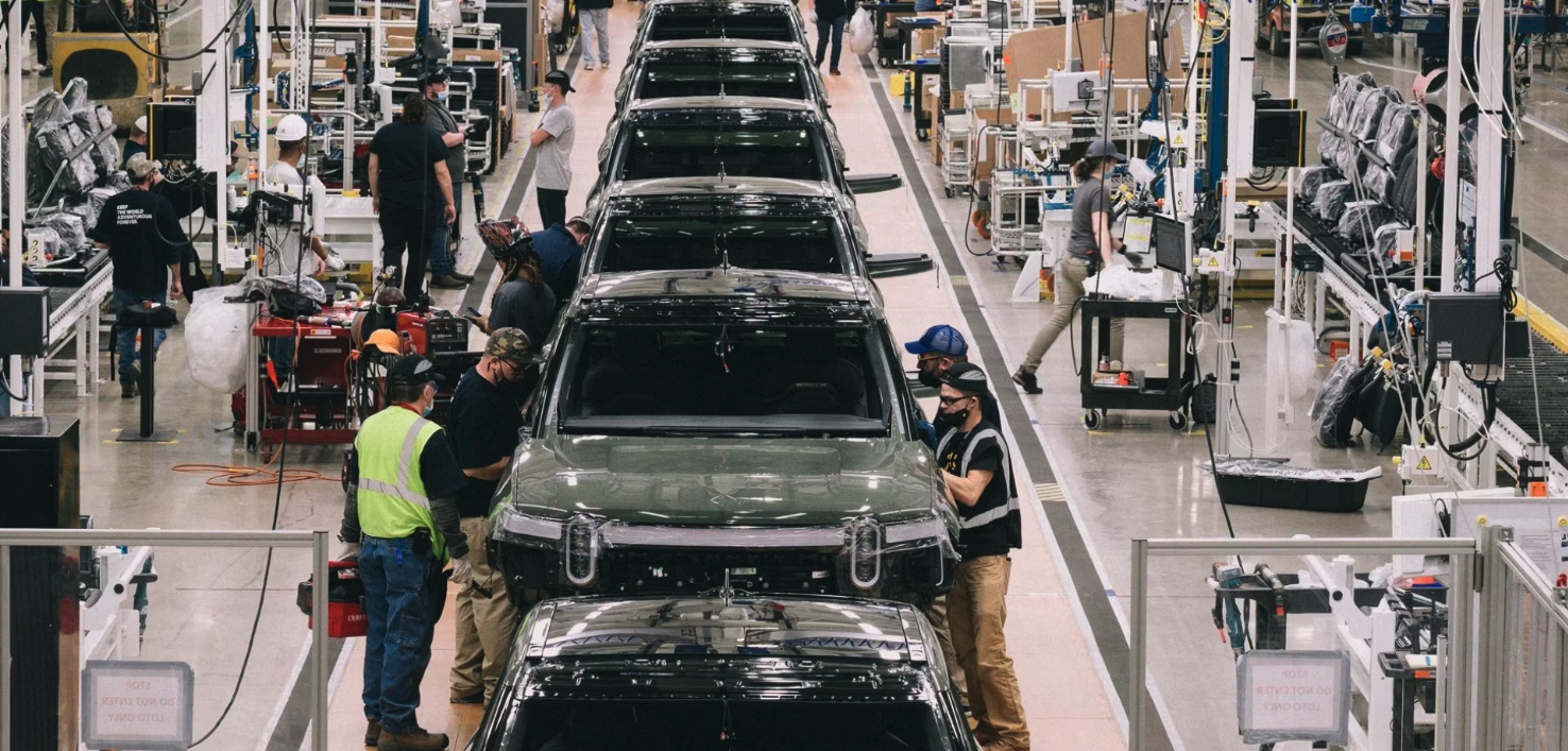 Nægter problemer - stopper alligevel bilproduktionen