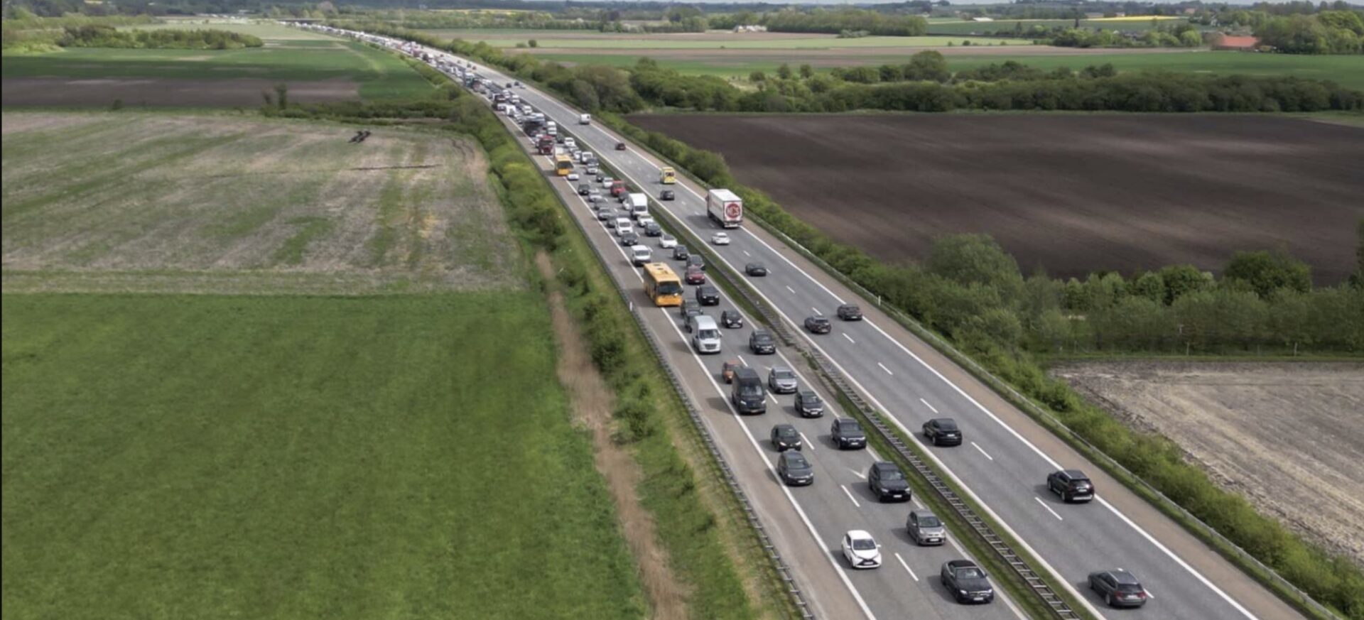44 procent af danskerne indrømmer samme vane på motorvejen