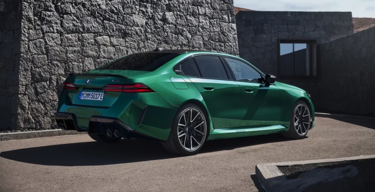 Den nye BMW M5 er en hybridbil med 727 hestekræfter