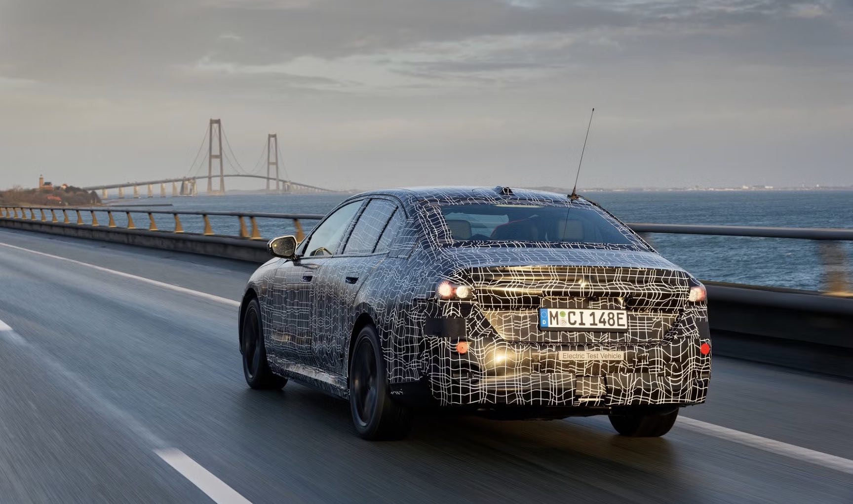 BMW kræver at elbiler får deres egne bane på motorvejen