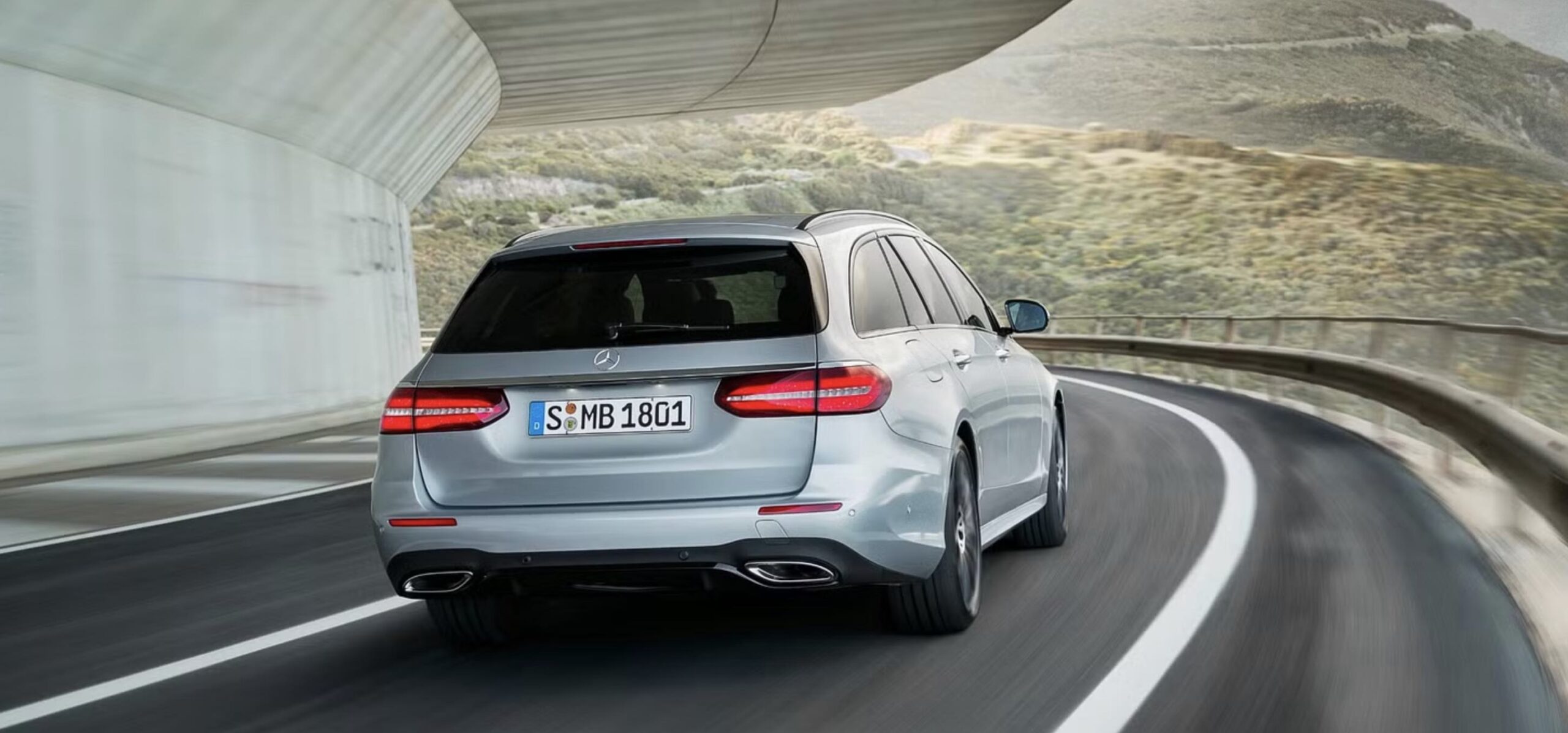 Mercedes sælger konkurrent – aktien styrtdykker
