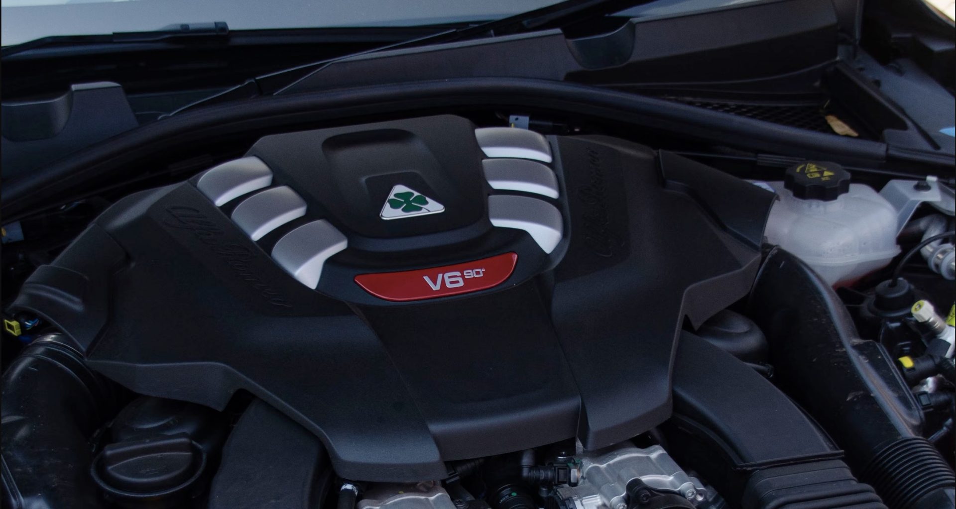 Alfa Romeo vil holde benzinbiler i live, hvis kunderne vil