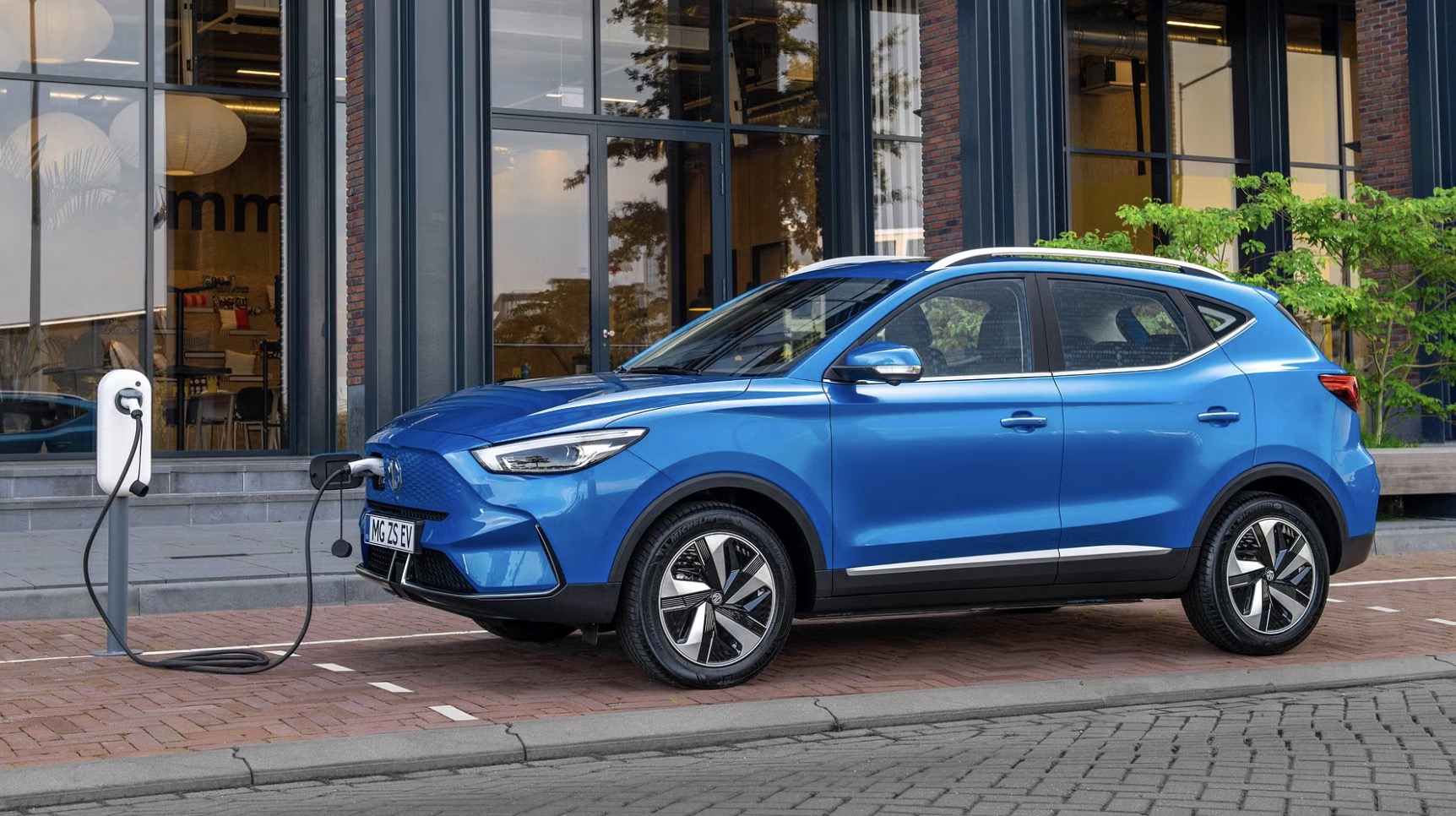 Importør gør MG ZS EV til Danmarks billigste elbil