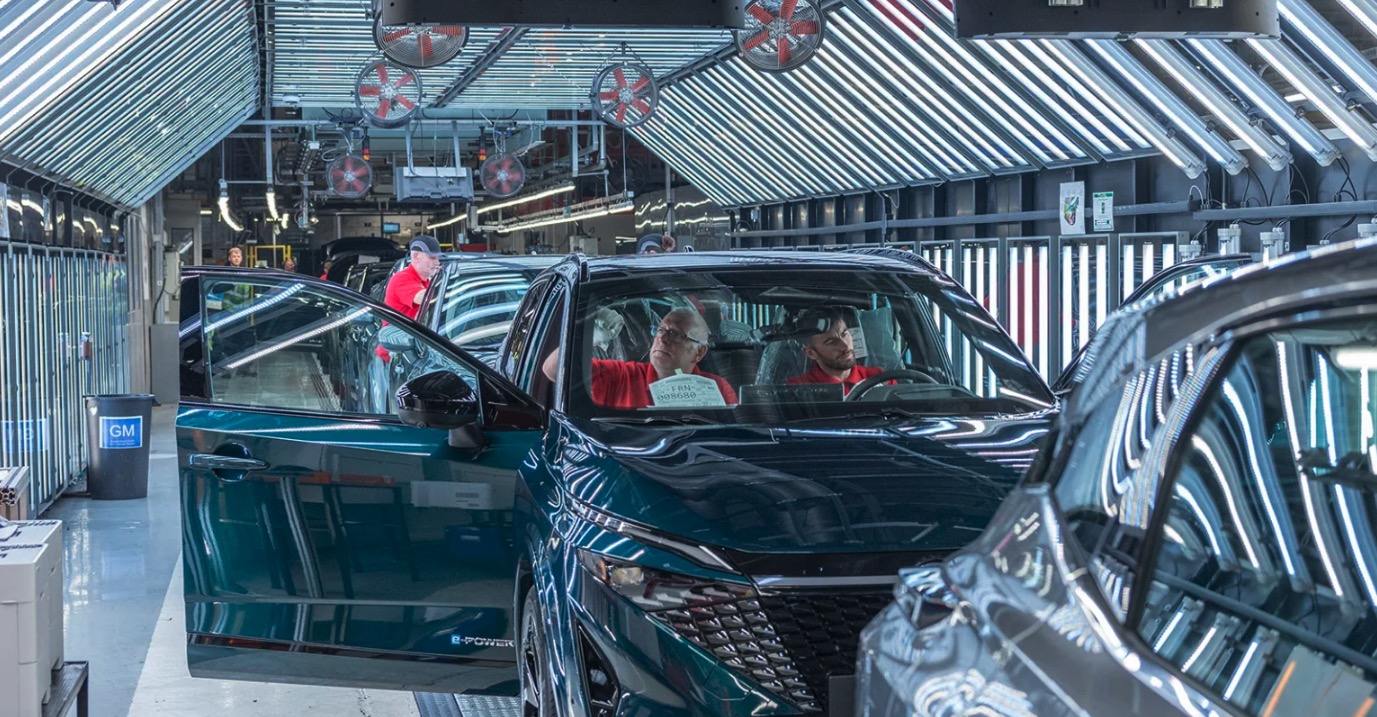 Bilgigant fyrer 9.000 - lukker halvdelen af berømt fabrik