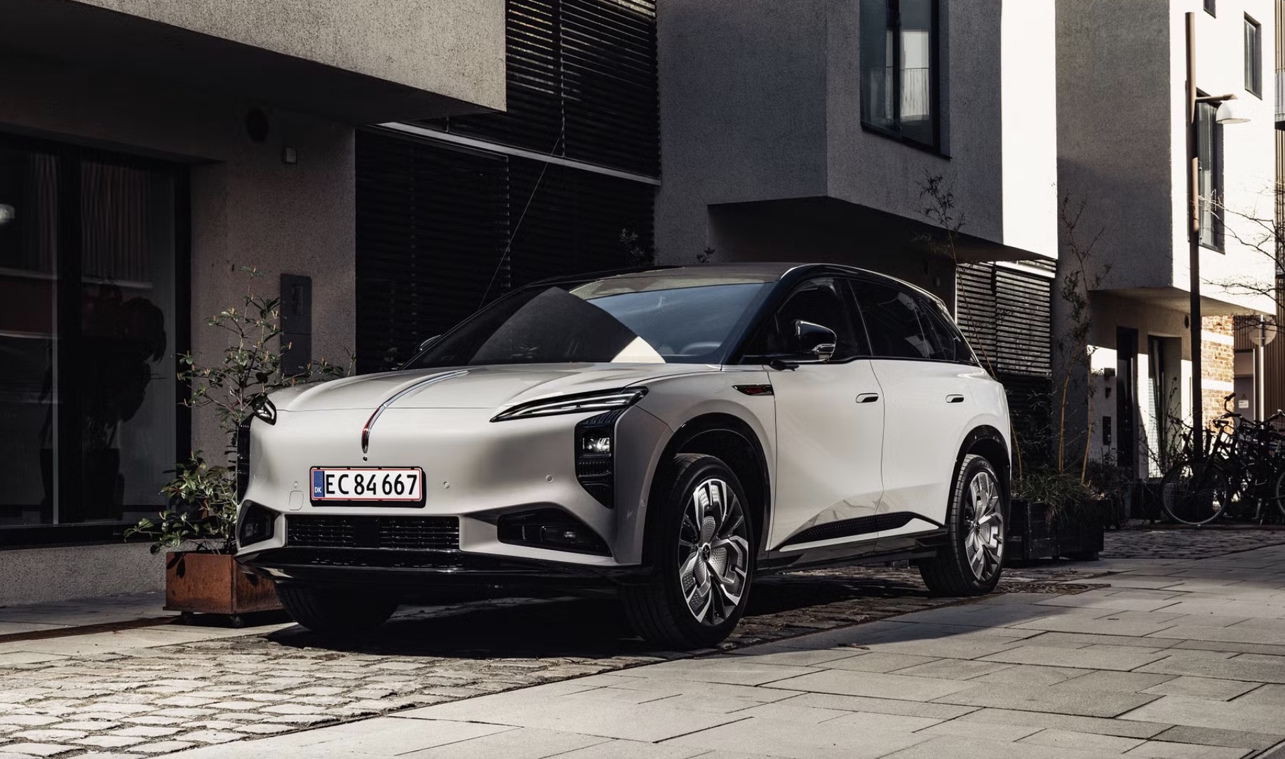 Hongqi SUV overrasker med topkarakter: Sikkerheden er i top