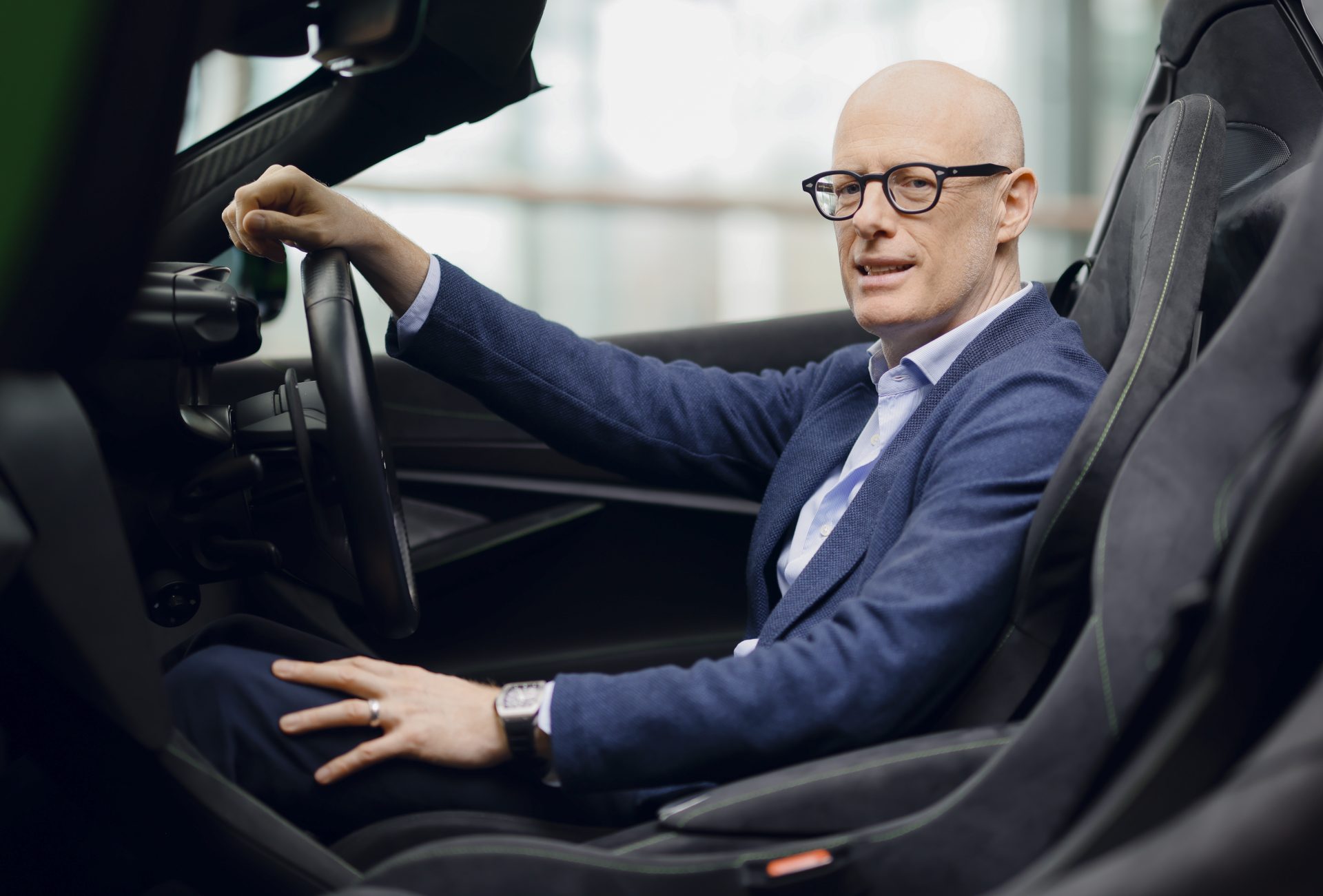 Bilmærkes direktør fyret? Stopper med øjeblikkelig vikning