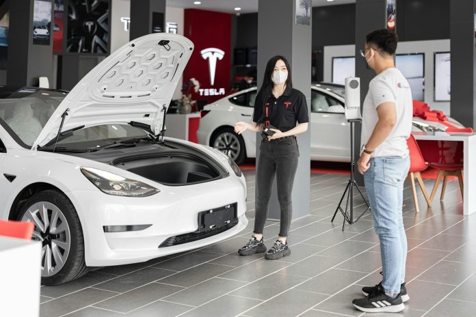 Tesla styrtdykker i endnu et land - 30 procent er væk