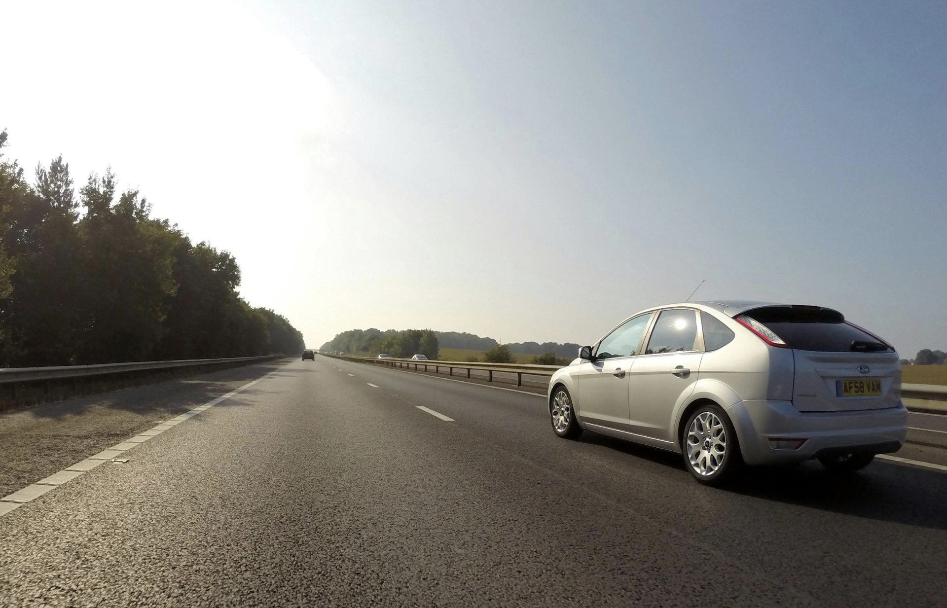 Sådan kan du låne penge sikkert og nemt til din næste bil