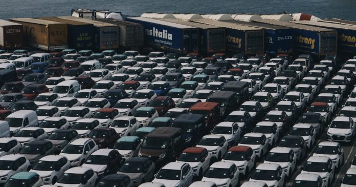 Importen af biler til USA styrtdykker med 72 procent