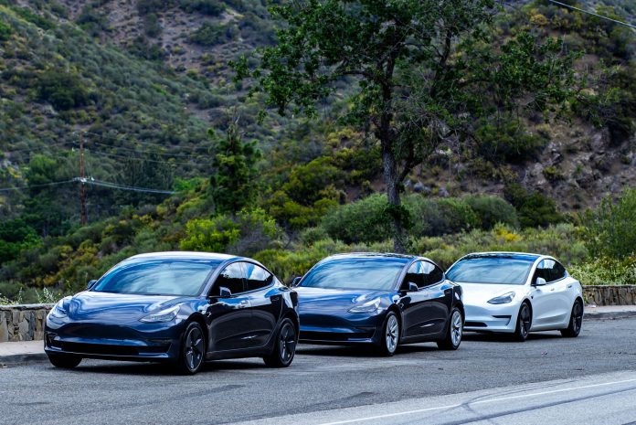 Gigant skrotter Tesla for 12 milliarder kroner