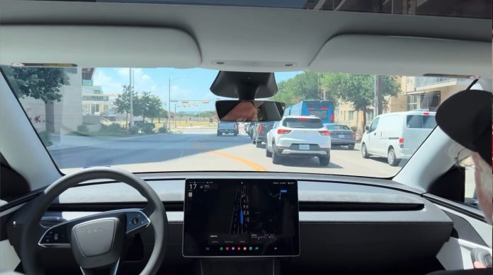 Teslas robottaxaer bryder allerede færdselsloven
