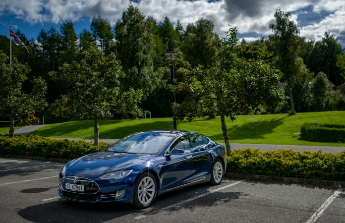 Elon Musk: Resten af verden vil køre 97% elbiler som Norge