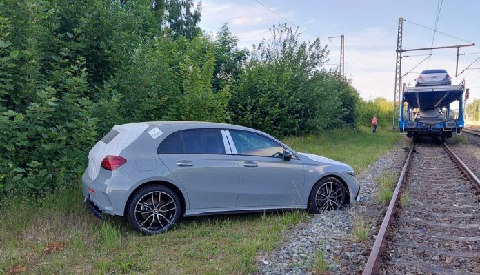 Fire 15-årige anholdt - stjal spritny Mercedes fra tog