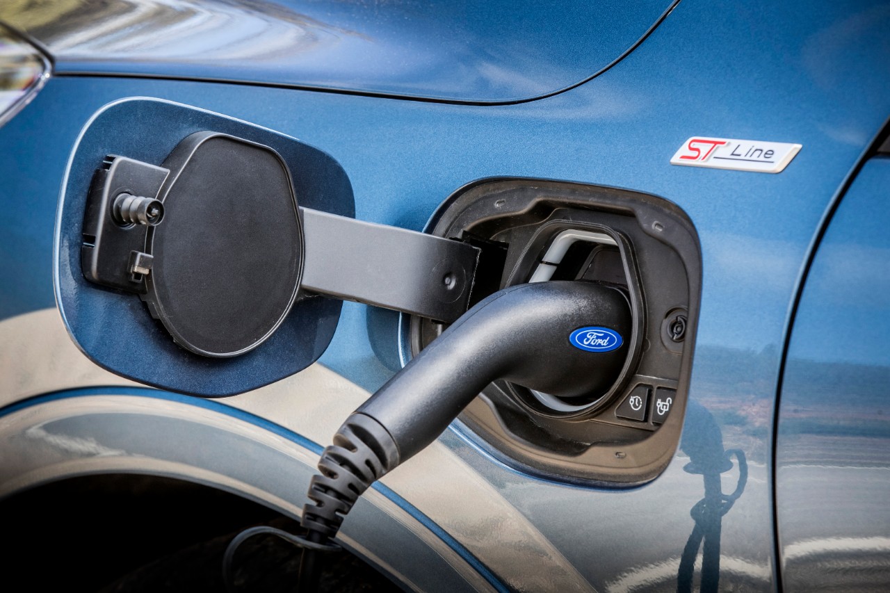 Plug-in-hybrider bruger mere strøm 3.800 tog