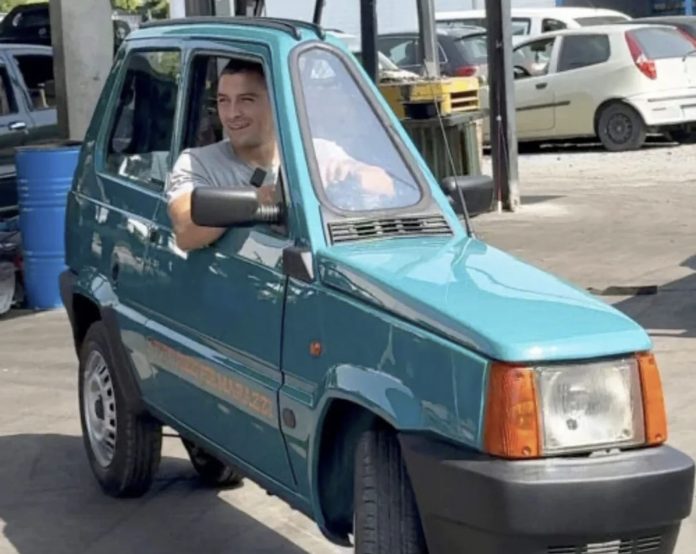 Andrea har bygget verdens smalleste Fiat Panda