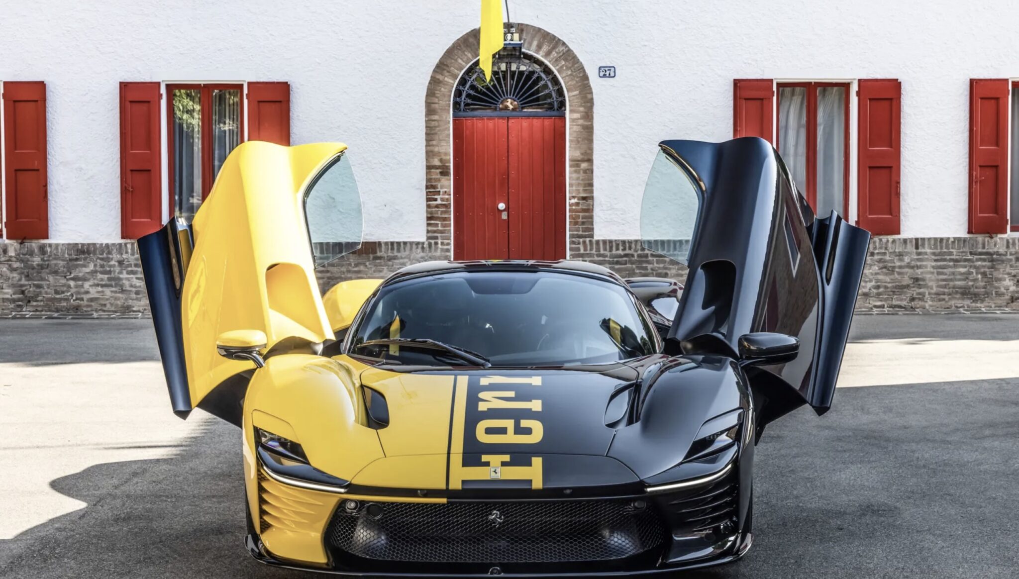 Ny Ferrari er verdens dyreste bil med nummerplader