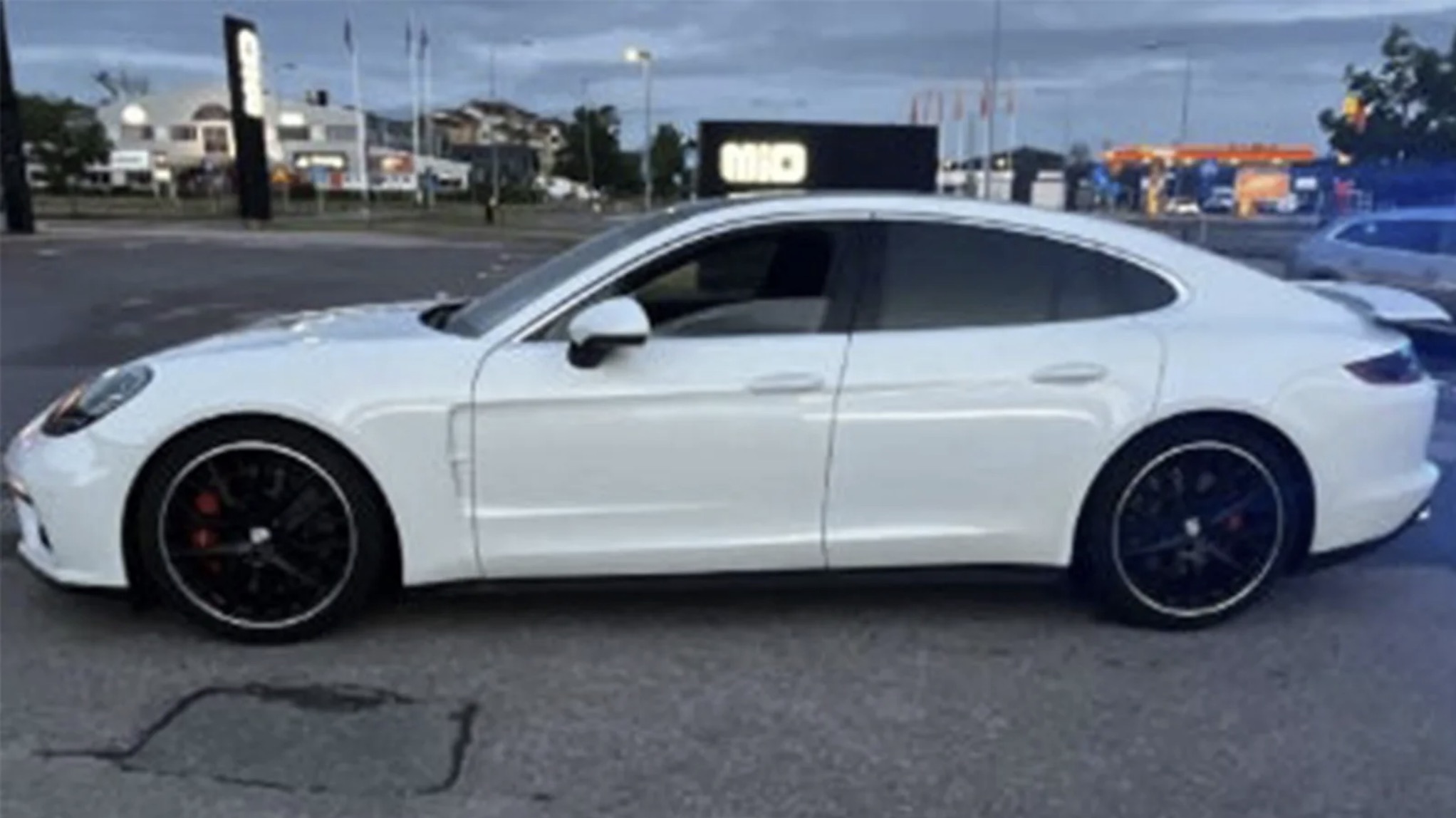 Politi tager Porsche fra 27-årig på dagpenge