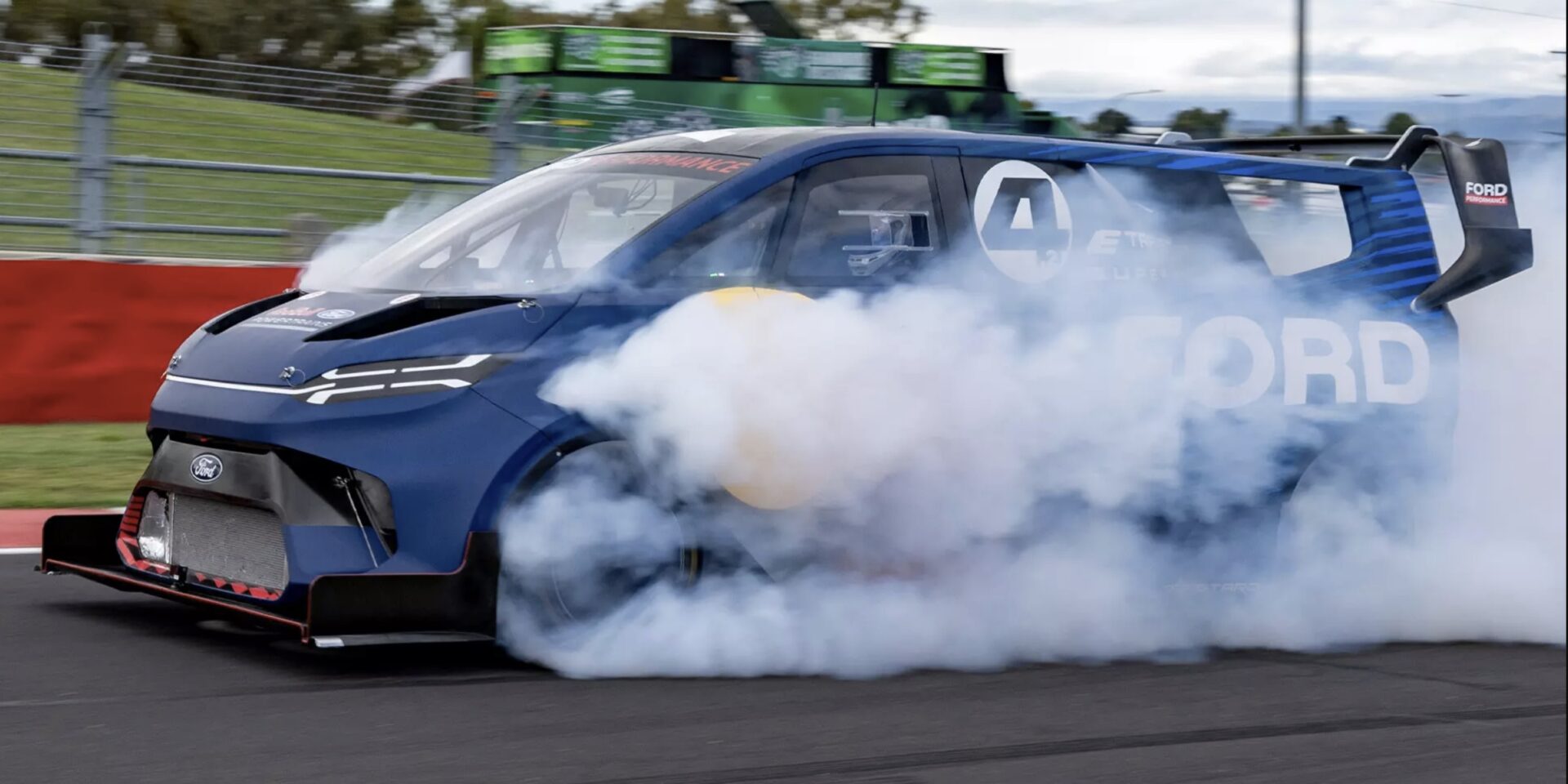 Ford hylder Sabine Schmitz med ny Nürburgring-rekord