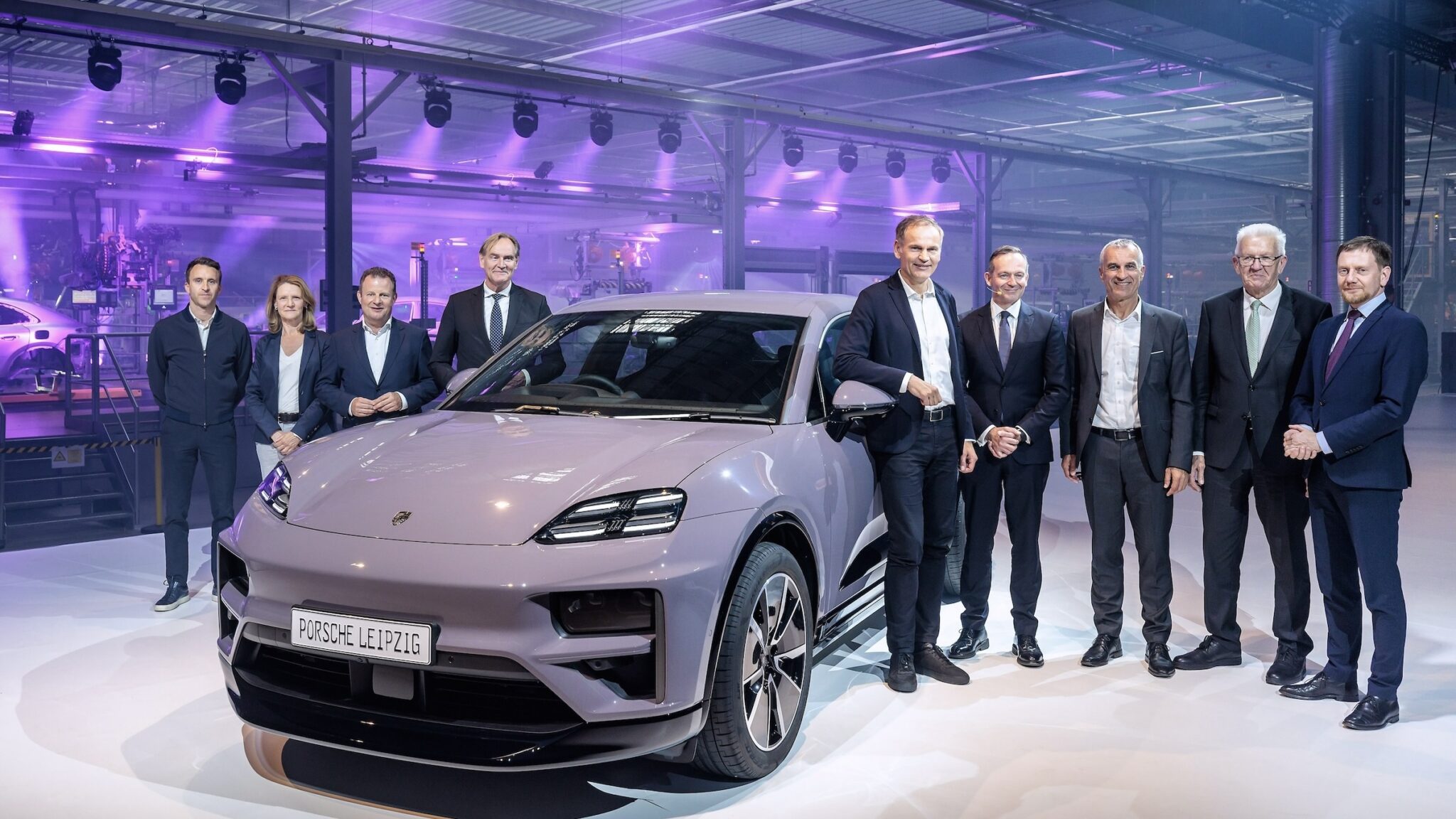 Porsche fyrer 286 og lukker batterifabrik til elbiler