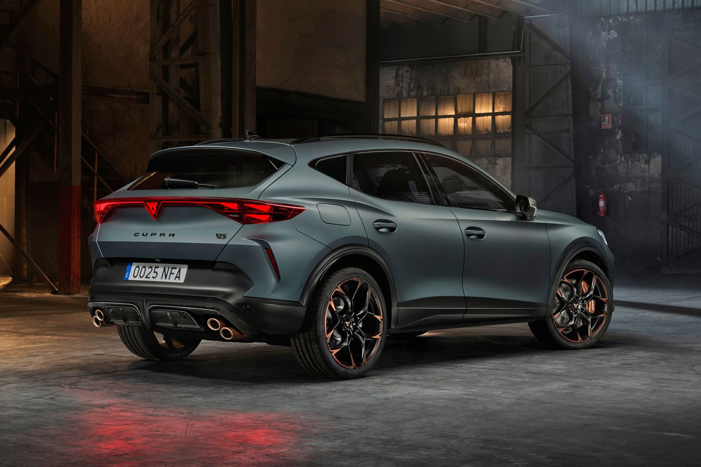 Cupra genopliver 5-cylindret motor med 390 heste