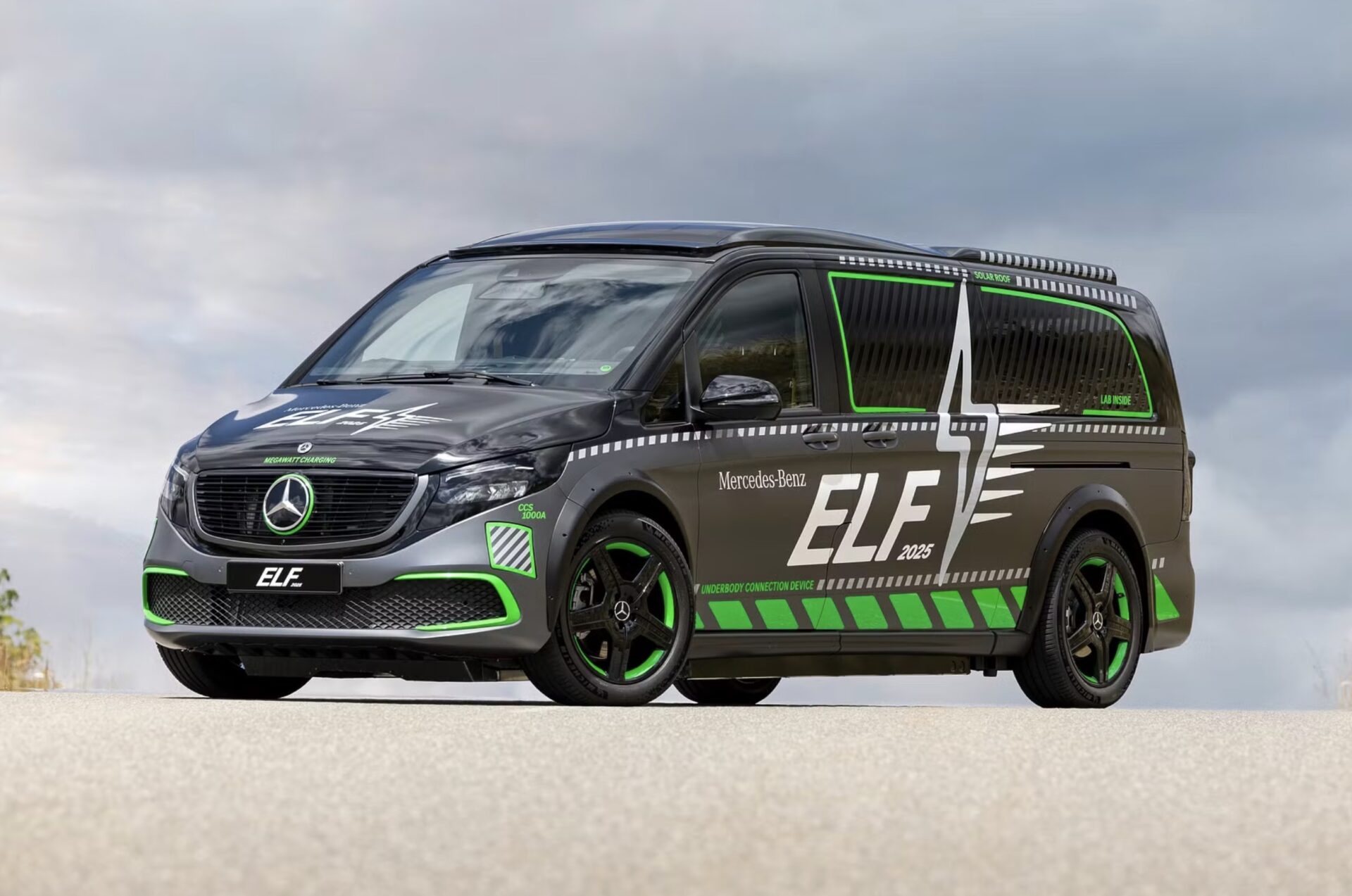 Mercedes tester bil, der kan oplade sig selv – helt uden kabler