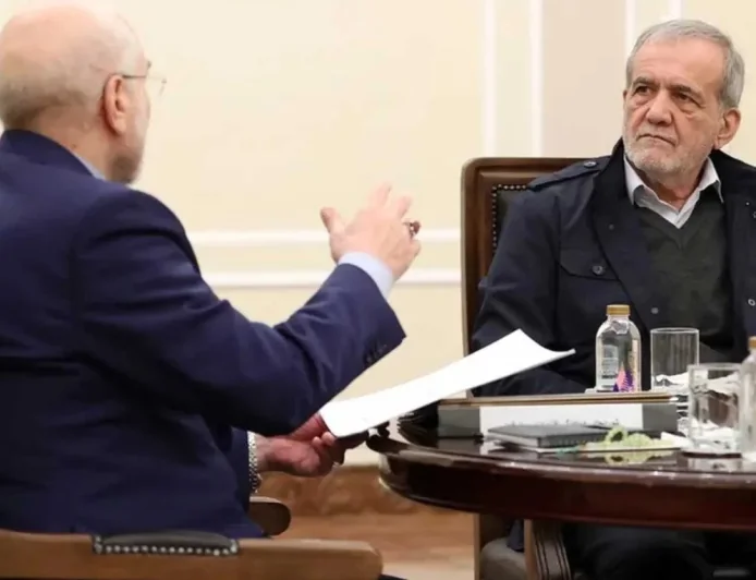 جرّاء استمرار التضخم.. تلويح رسمي بسحب الثقة من الحكومة الإيرانية