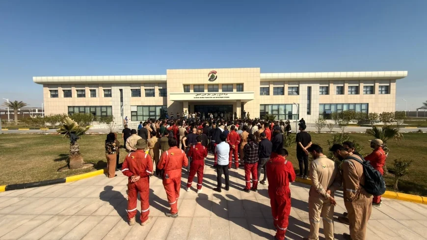احتجاج داخل مجنون النفطي.. مطالب بصرف رواتب متأخرة