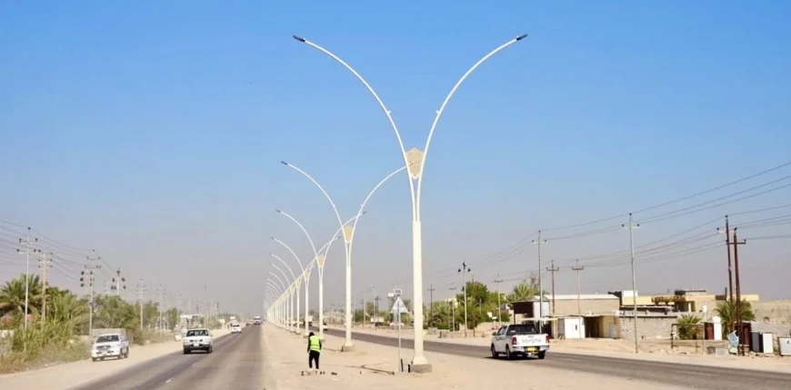 إنجاز مشروع إنارة طريق بصرة – القرنة في ناحية الشافي لتعزيز السلامة المرورية