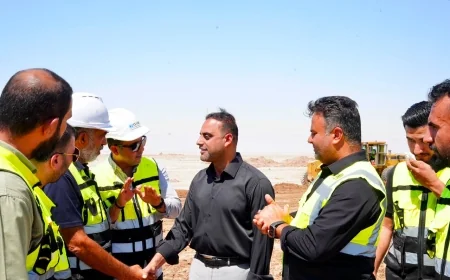 بتوجيهات العيداني.. نائب محافظ البصرة يتفقد مشروع طريق (البصرة - الفاو) ويؤكد إنجاز 50 كم بمواصفات عالمية