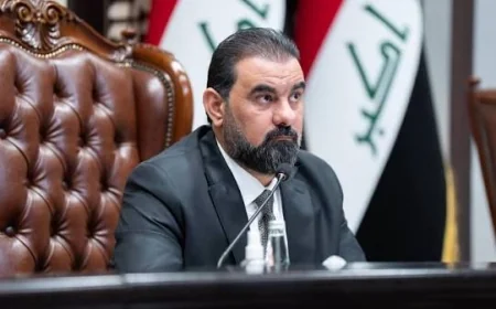 رئيس مجلس النواب العراقي يصل إلى طهران للمشاركة في مراسم توديع المرشد الإيراني الراحل