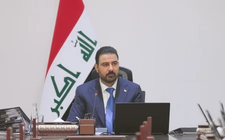 رئيس الوزراء يوجّه بتعطيل الدوام الرسمي ليوم غد الأربعاء تزامناً مع مراسم تشييع جثمان السيد علي الخامنئي