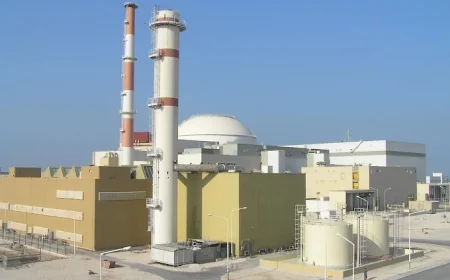 التلفزيون الإيراني: قذيفة أمريكية استهدفت محيط محطة بوشهر النووية