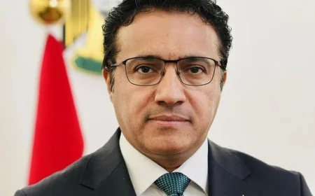 بدعوة رسمية.. رئيس الوزراء يبدأ غداً زيارة إلى إيران برفقة وفد وزاري لبحث ملفات الطاقة والنقل وبدائل الصادرات عبر مضيق هرمز