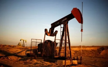 انتعاش الإمدادات البحرية يهبط بأسعار النفط رغم الجمود السياسي بين واشنطن وطهران