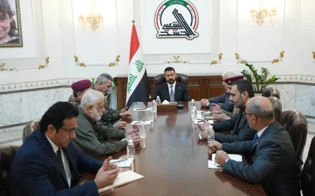 القائد العام للقوات المسلحة  يزور مقر هيأة الحشد الشعبي ويوجه بتكريم الشهداء ورعاية الجرحى
