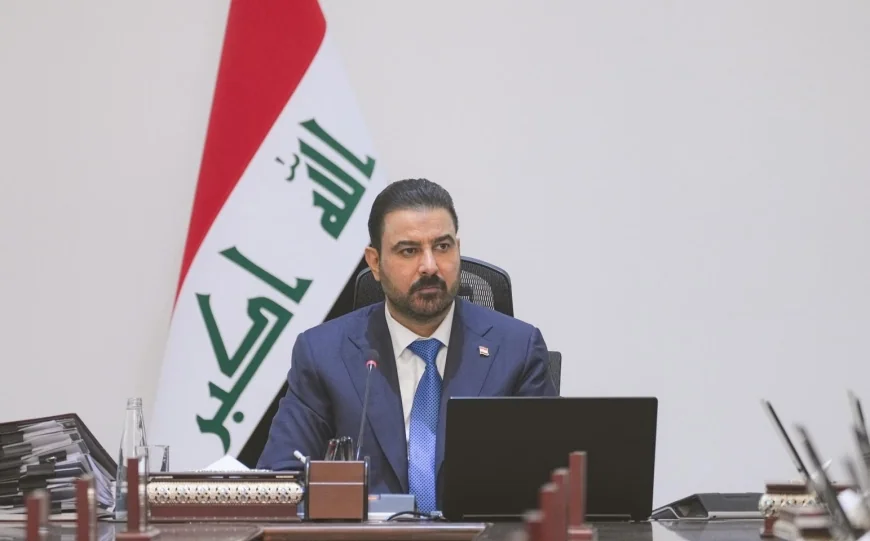 رئيس الوزراء يوجّه بتعطيل الدوام الرسمي ليوم غد الأربعاء تزامناً مع مراسم تشييع جثمان السيد علي الخامنئي