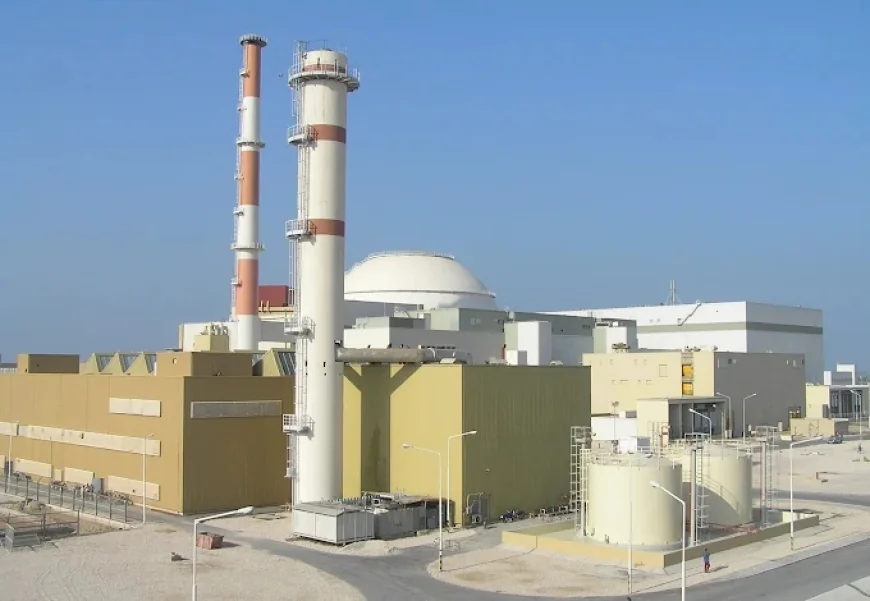 التلفزيون الإيراني: قذيفة أمريكية استهدفت محيط محطة بوشهر النووية