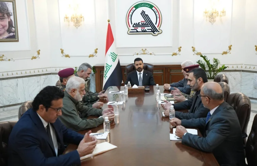 القائد العام للقوات المسلحة  يزور مقر هيأة الحشد الشعبي ويوجه بتكريم الشهداء ورعاية الجرحى