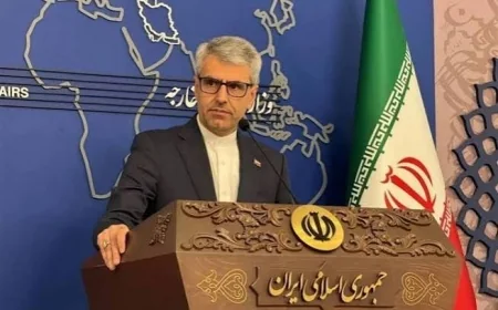 بالتزامن مع إعلان ترامب استئنافها.. إيران تنفي وجود محادثات مع أمريكا وترهن ملف مضيق هرمز بوقف "العدوان"