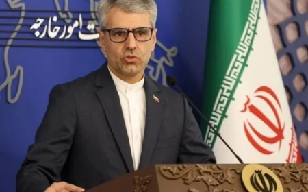 طهران تدعو دول المنطقة لتعزيز الأمن المشترك وتلوّح بإغلاق مضيق هرمز ومباحثات مع عُمان لتنظيم الملاحة