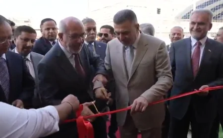 وزارة النفط وحكومة البصرة تفتتحان مركزاً صحياً ومدرسة بتمويل من المنافع الاجتماعية