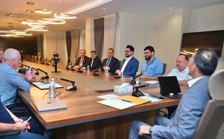 يونس محمود يبحث مع الأسترالي غراهام أرنولد تحضيرات "أسود الرافدين" لخليجي 27