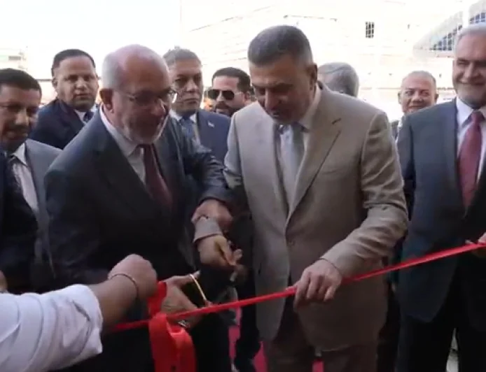 وزارة النفط وحكومة البصرة تفتتحان مركزاً صحياً ومدرسة بتمويل من المنافع الاجتماعية